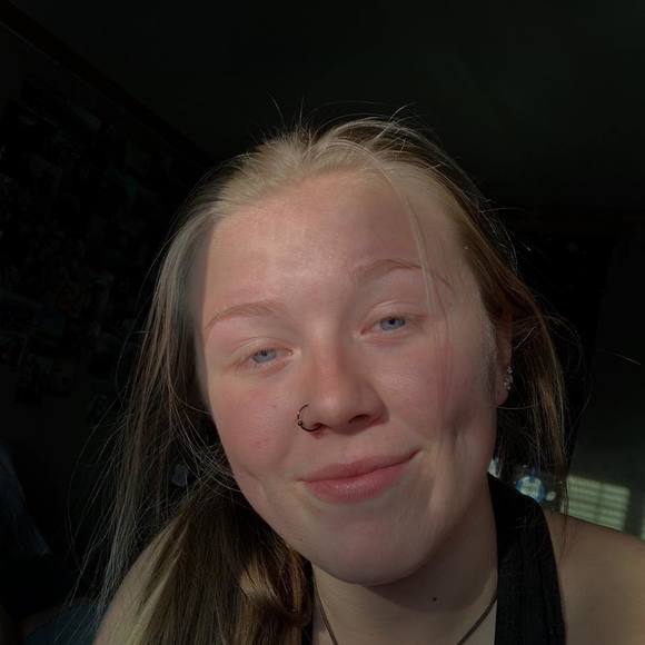 Meet your Posher, Sierra - Picture 1 of 1